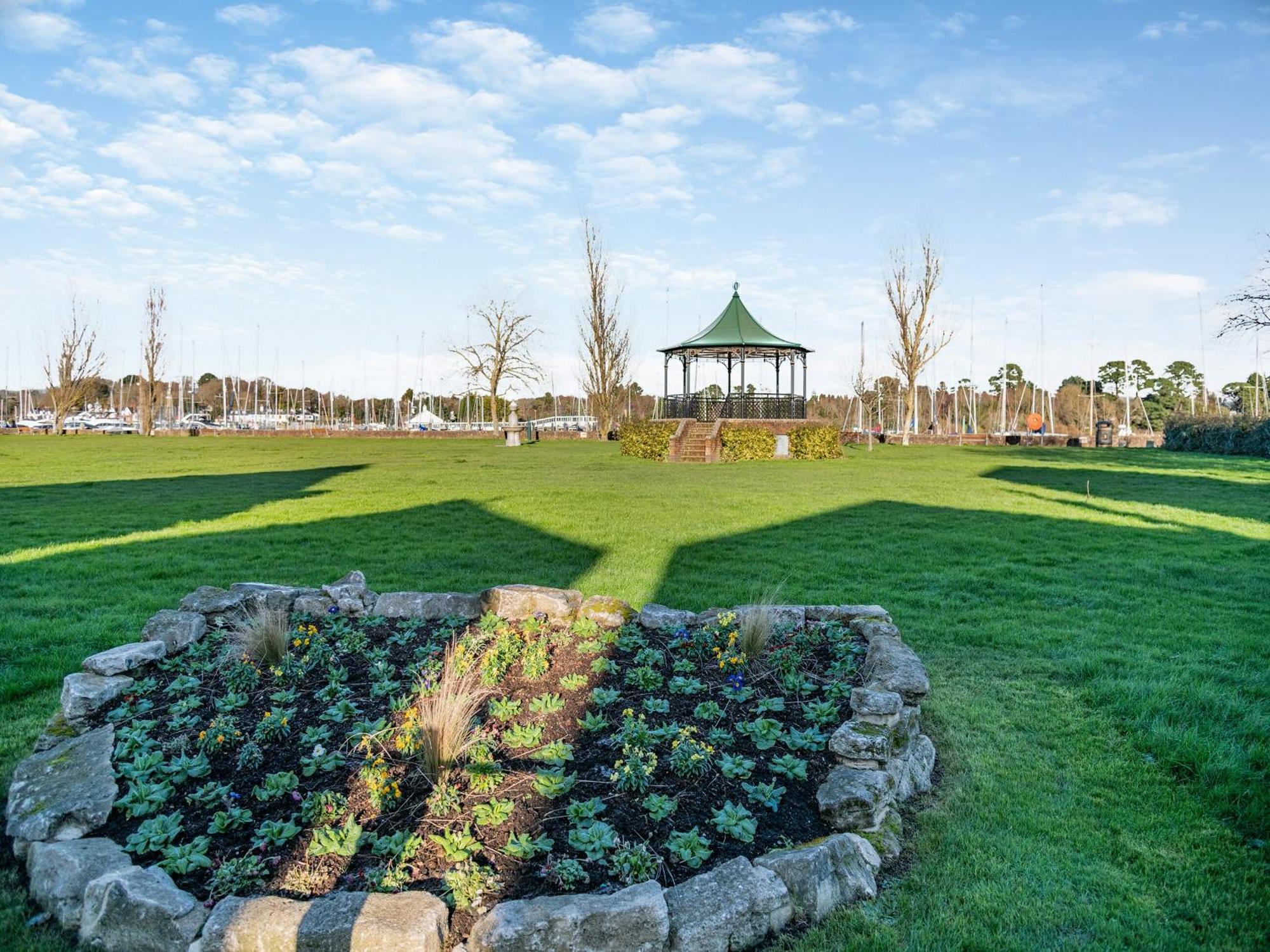 Kings Lea Villa Lymington Eksteriør bilde